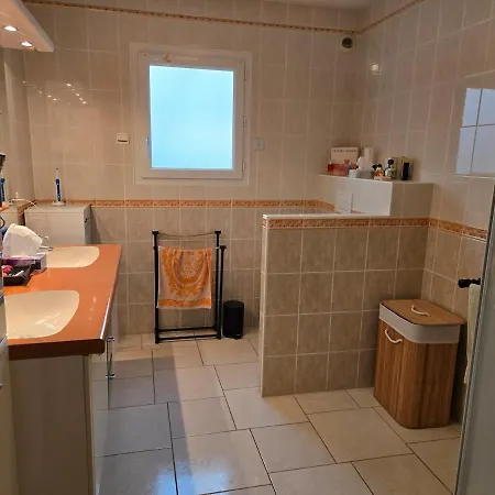 Belle Avec Piscine A Deux Pas De La Villa