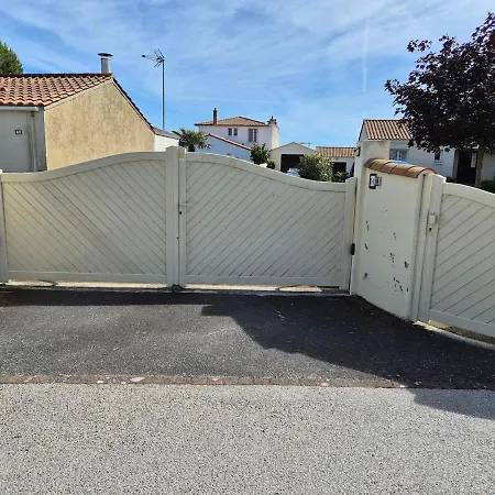 Villa Belle Avec Piscine A Deux Pas De La